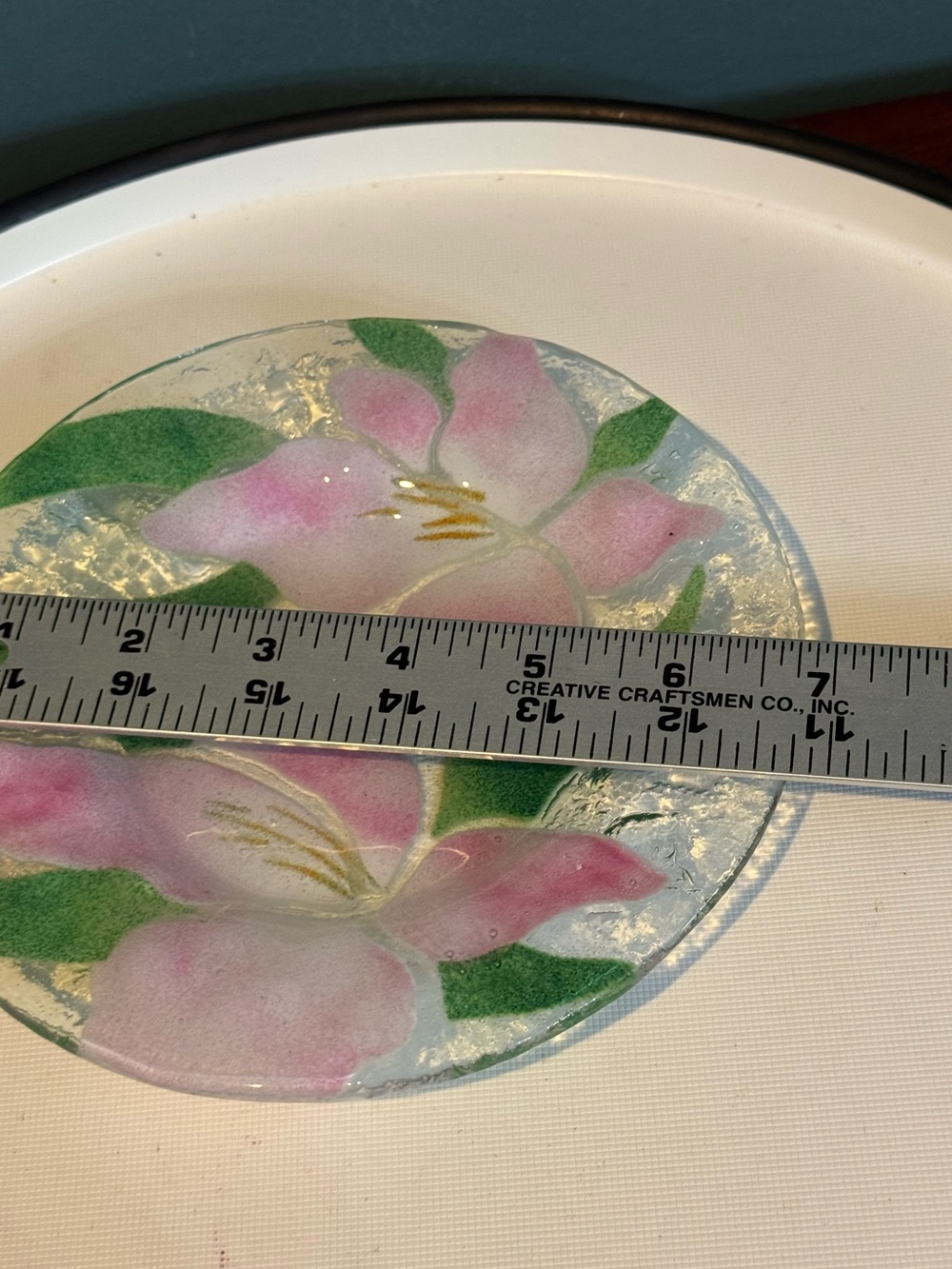 Vintage SYDENSTRICKER Pink Lily 6.75" fused glass plate - Picture 5 of 5